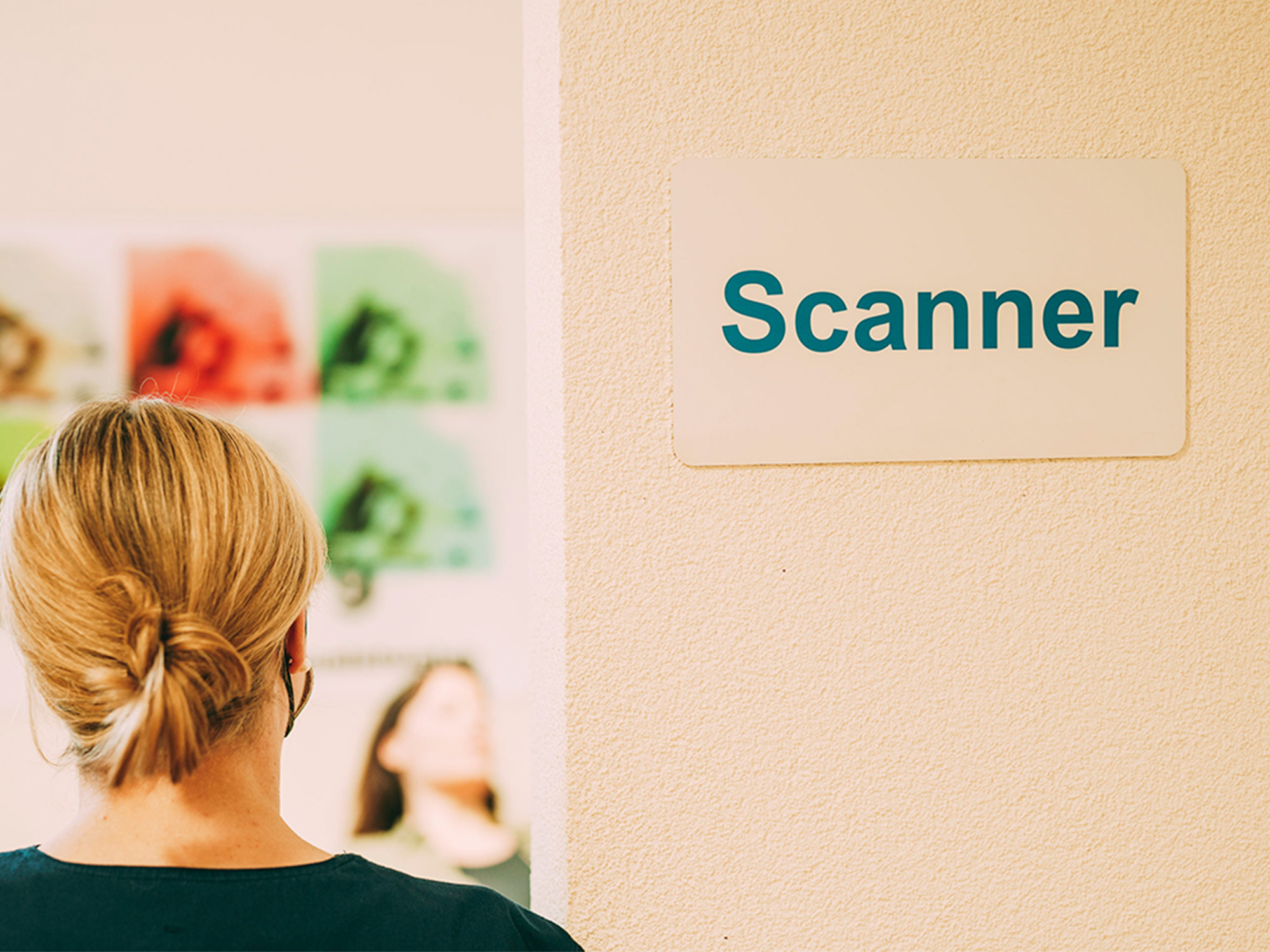 Scannerraum für präzise Behandlungen.